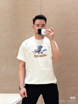 Burberry Beige Beach Chair Graphic T-Shirt view 5