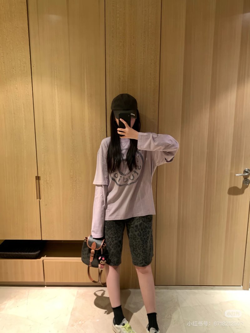 Gucci Distressed Logo Long Sleeve T-Shirt Lavender view