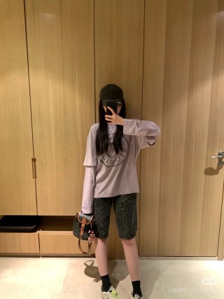 Gucci Distressed Logo Long Sleeve T-Shirt Lavender view 7