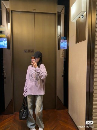 Gucci Distressed Logo Long Sleeve T-Shirt Lavender view 9