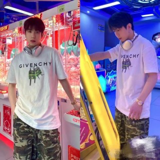 Givenchy Graphic White T-Shirt view 3