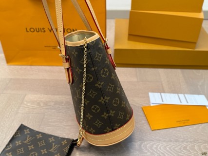Louis Vuitton Monogram Bucket Bag with Pouch view 5