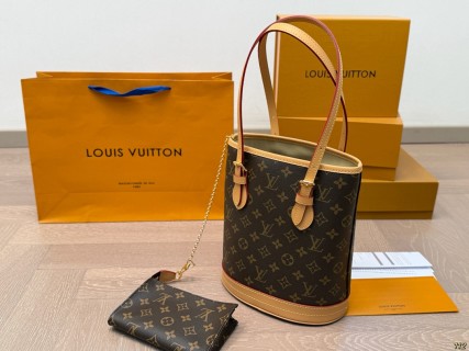 Louis Vuitton Monogram Bucket Bag with Pouch view 6