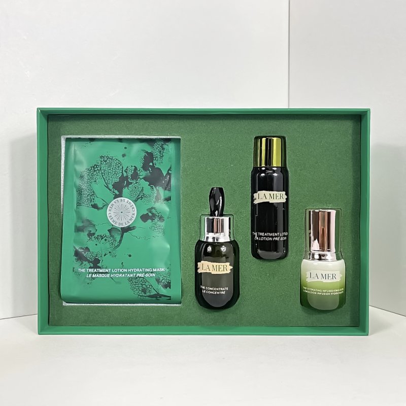 La Mer 5-Piece Skincare Gift Set with Essence Water & Repair Serum view