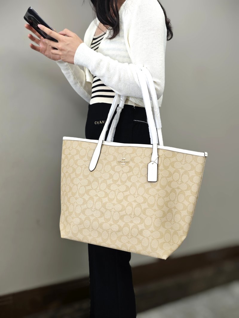 Coach City Tote Bag Beige & White