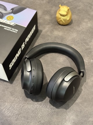 Bose QuietComfort Ultra Over-Ear Headphones - Black view 3
