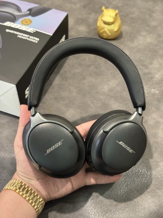 Bose QuietComfort Ultra Over-Ear Headphones - Black view 4