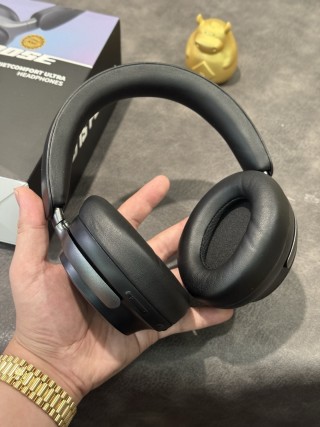 Bose QuietComfort Ultra Over-Ear Headphones - Black view 5