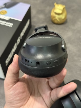 Bose QuietComfort Ultra Over-Ear Headphones - Black view 7