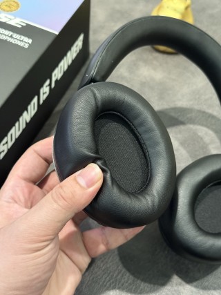 Bose QuietComfort Ultra Over-Ear Headphones - Black view 8