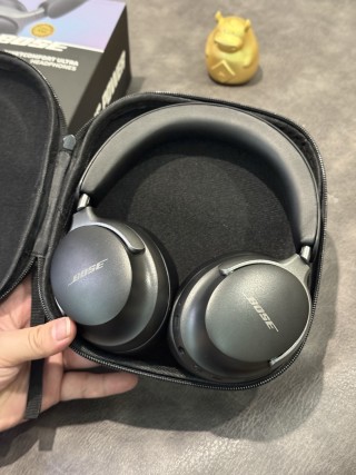 Bose QuietComfort Ultra Over-Ear Headphones - Black view 9