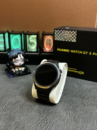 Huawei GT5 Pro 46mm Titanium Smartwatch Black view 9
