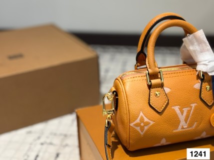 Louis Vuitton Speedy 16cm Monogram Pillow Bag Apricot view 3
