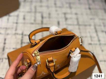 Louis Vuitton Speedy 16cm Monogram Pillow Bag Apricot view 9