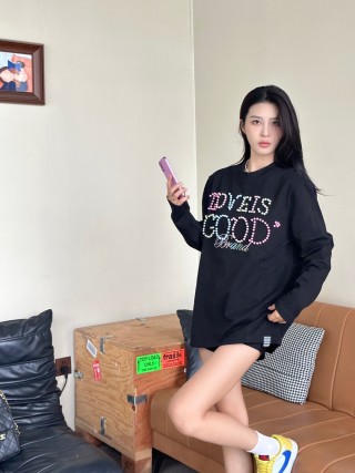 Black Love is Good Long Sleeve Graphic Tee view 6