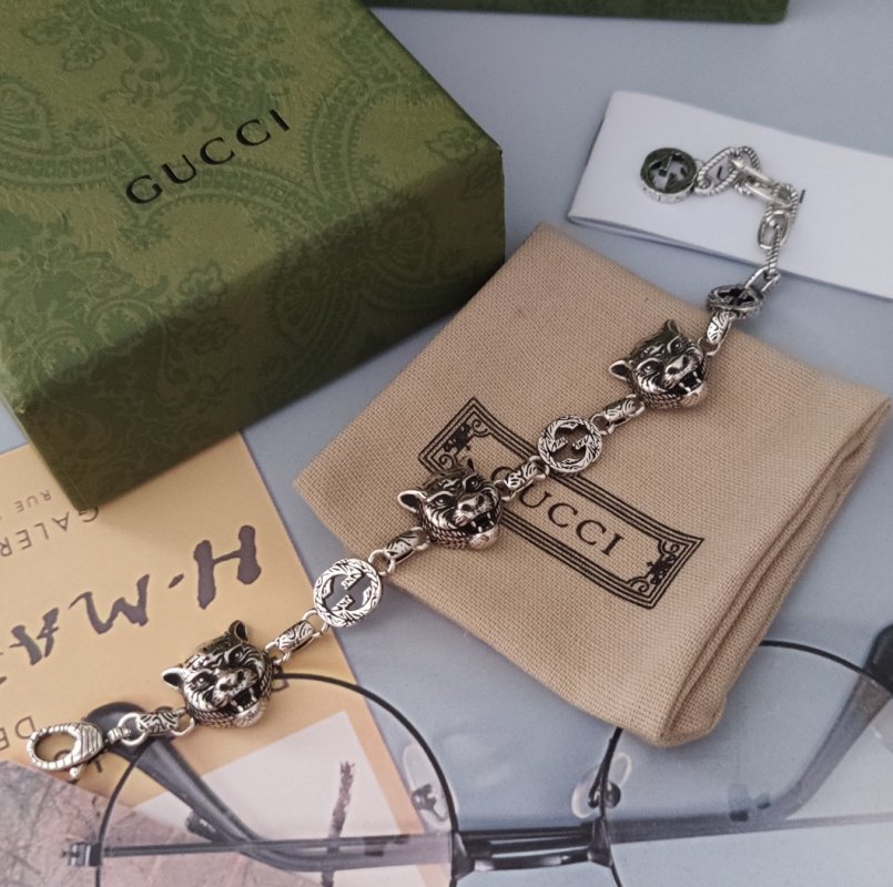 Gucci Tiger Head Chain Bracelet Silver view