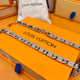 Louis Vuitton Monogram Tied Up Chain Necklace Silver