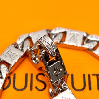 Louis Vuitton Monogram Tied Up Chain Necklace Silver view 4