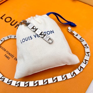 Louis Vuitton Monogram Tied Up Chain Necklace Silver view 5