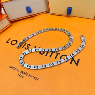 Louis Vuitton Monogram Tied Up Chain Necklace Silver view 6
