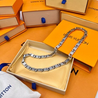 Louis Vuitton Monogram Tied Up Chain Necklace Silver view 8