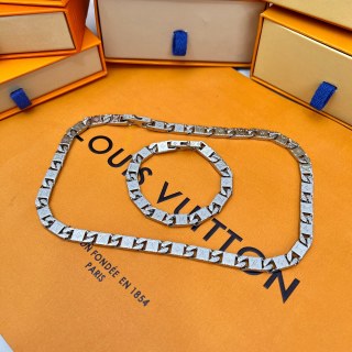 Louis Vuitton Monogram Tied Up Chain Necklace Silver view 9