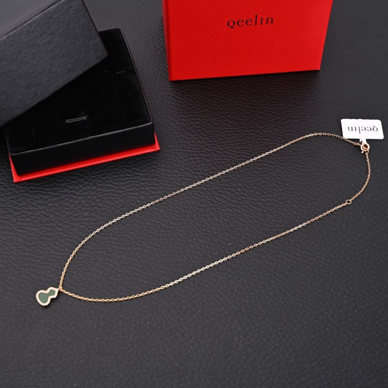 Qeelin Green Chalcedony Gourd Mini Pendant Necklace