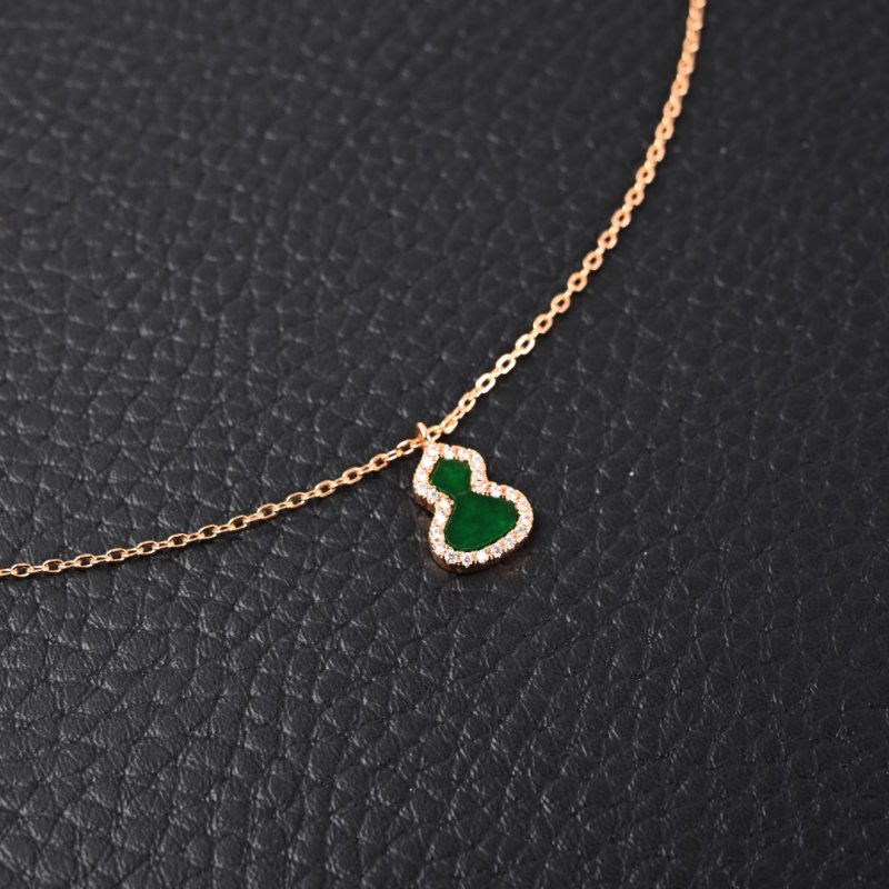 Qeelin Green Chalcedony Gourd Mini Pendant Necklace view