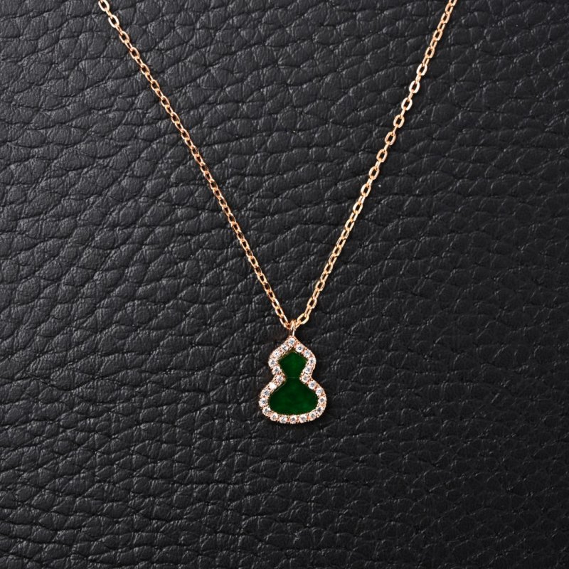 Qeelin Green Chalcedony Gourd Mini Pendant Necklace view
