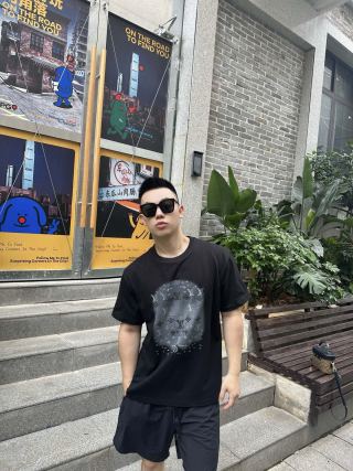 Louis Vuitton Monogram Print Black T-Shirt view 9