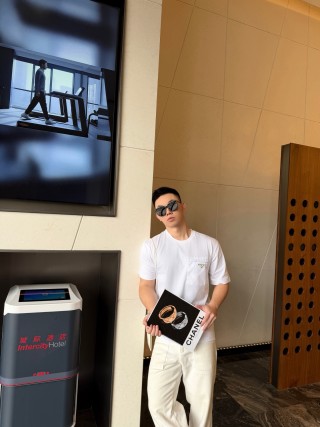 Prada White Short Sleeve T-Shirt with Chest Logo
