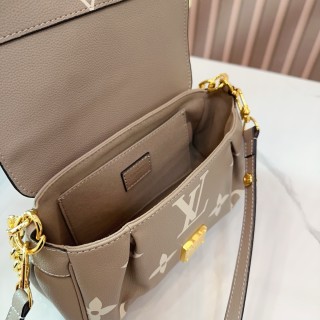 Louis Vuitton Favorite Chain Shoulder Bag Elephant Gray view 9