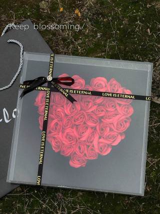 Heart-Shaped Preserved Rose Acrylic Box – Red view 4