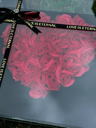 Heart-Shaped Preserved Rose Acrylic Box – Red view 5