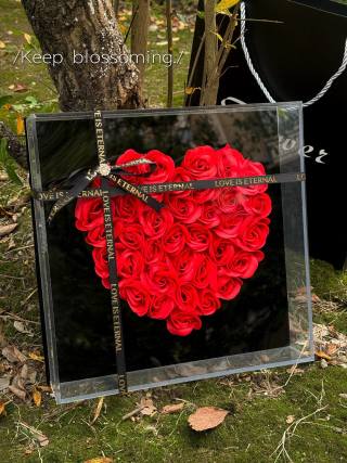 Heart-Shaped Preserved Rose Acrylic Box – Red view 6