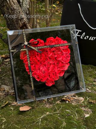 Heart-Shaped Preserved Rose Acrylic Box – Red view 7