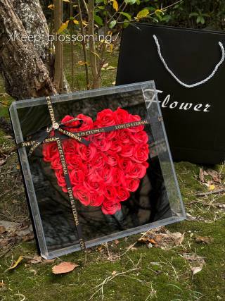 Heart-Shaped Preserved Rose Acrylic Box – Red view 8