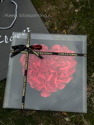 Heart-Shaped Preserved Rose Acrylic Box – Red view 10