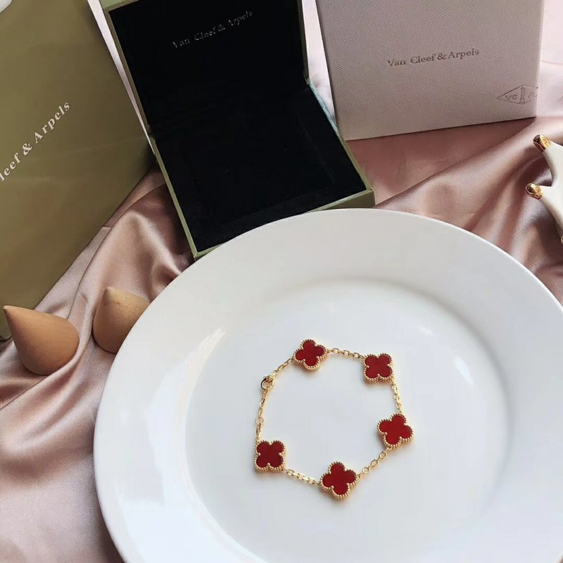 Van Cleef & Arpels Vintage Alhambra Four-Leaf Clover Gold Bracelet Red