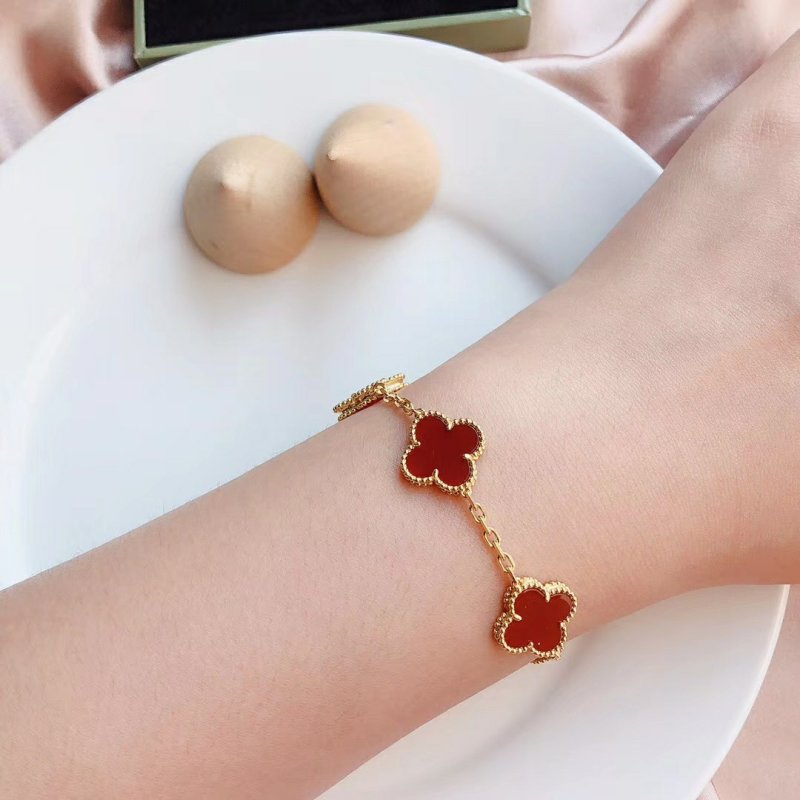 Van Cleef & Arpels Vintage Alhambra Four-Leaf Clover Gold Bracelet Red view