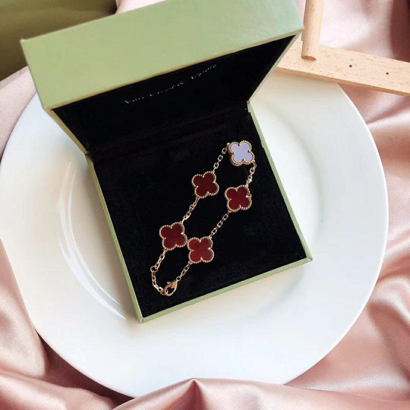 Van Cleef & Arpels Vintage Alhambra Four-Leaf Clover Gold Bracelet Red view