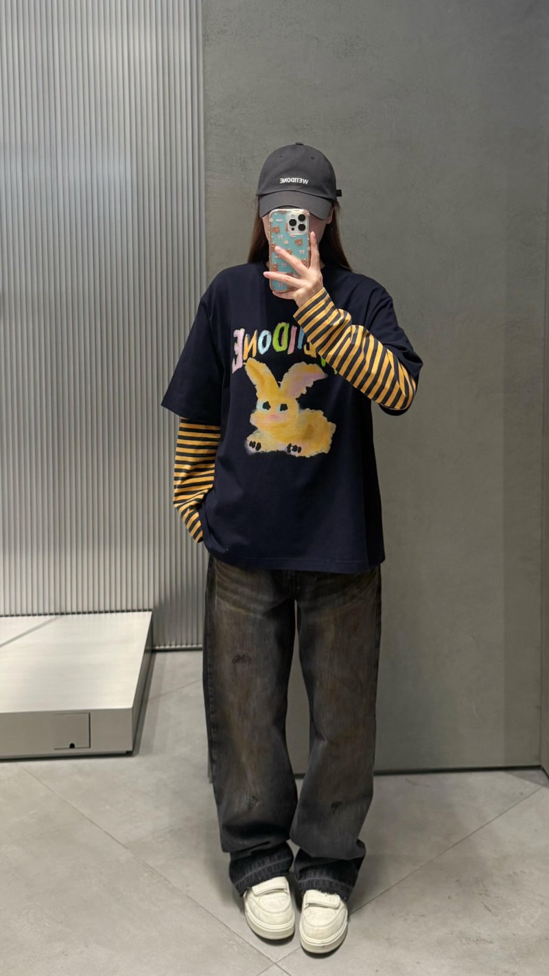 Black Oversized Graphic T-Shirt with Bunny Print