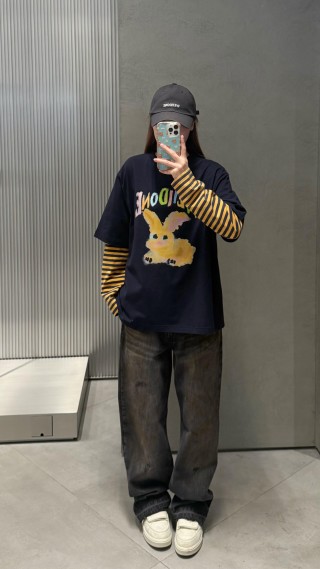 Black Oversized Graphic T-Shirt with Bunny Print