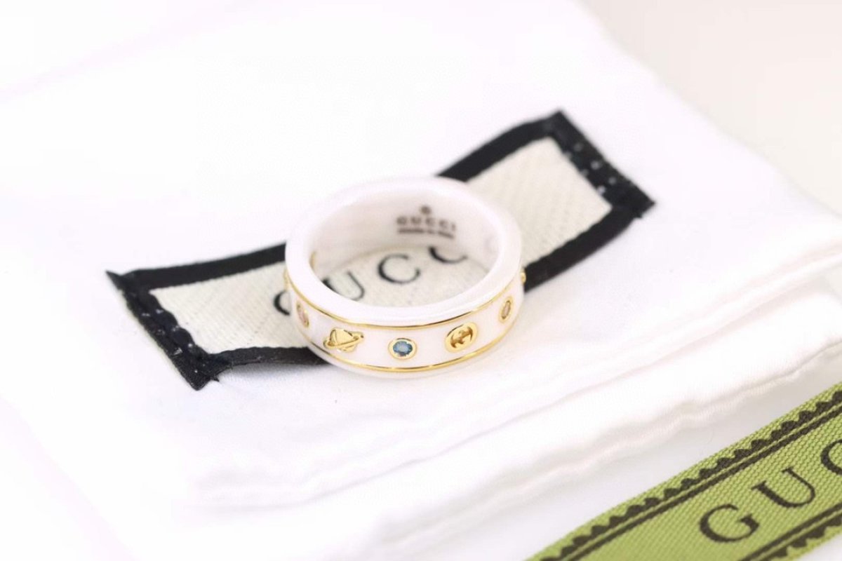 Gucci Icon Bee Ceramic & Gemstone Ring - White & Gold view