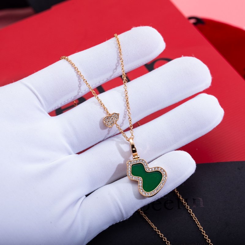 Qeelin Wulu Gourd Green Agate Pendant Necklace