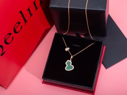 Qeelin Wulu Gourd Green Agate Pendant Necklace view 7