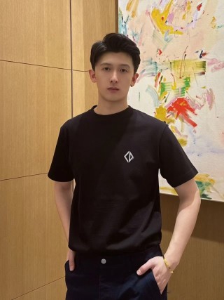 Black Minimalist Diamond Logo Short Sleeve T-Shirt view 3