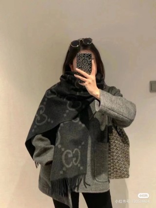Gucci GG Reversible Jacquard Long Scarf Black view 2