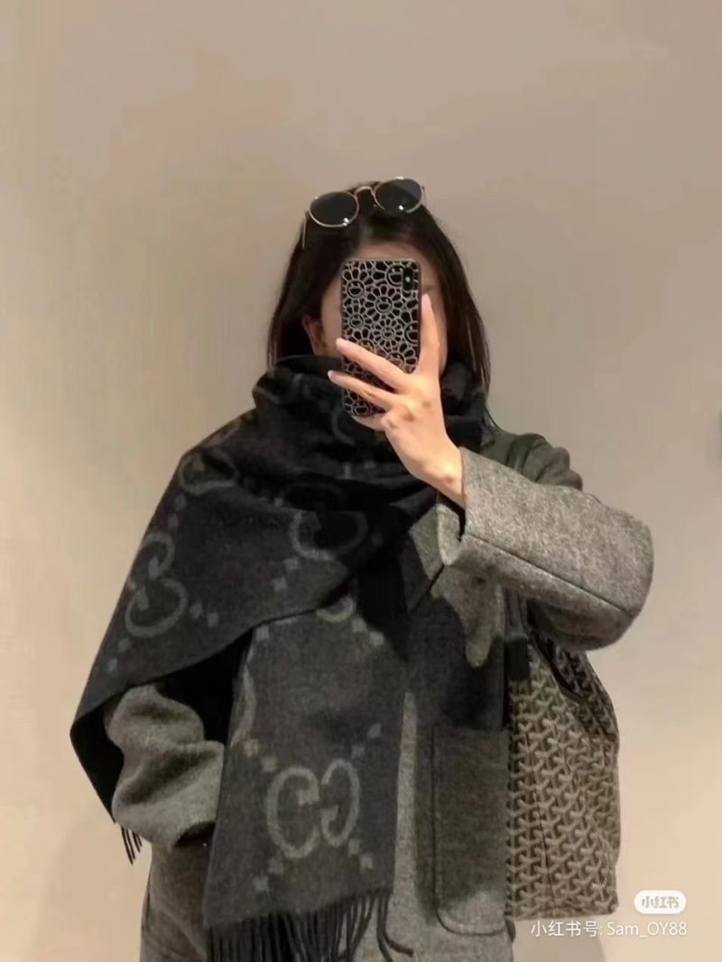Gucci GG Reversible Jacquard Long Scarf Black view