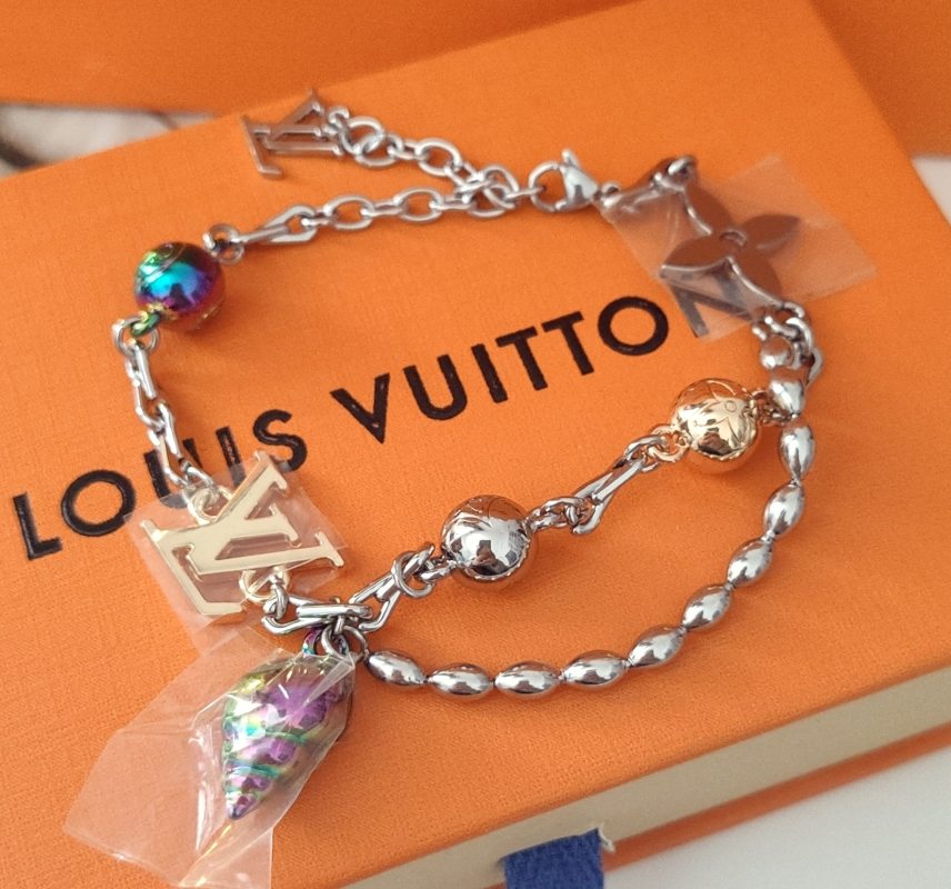 Louis Vuitton Shell Charm Adjustable Chain Bracelet Silver